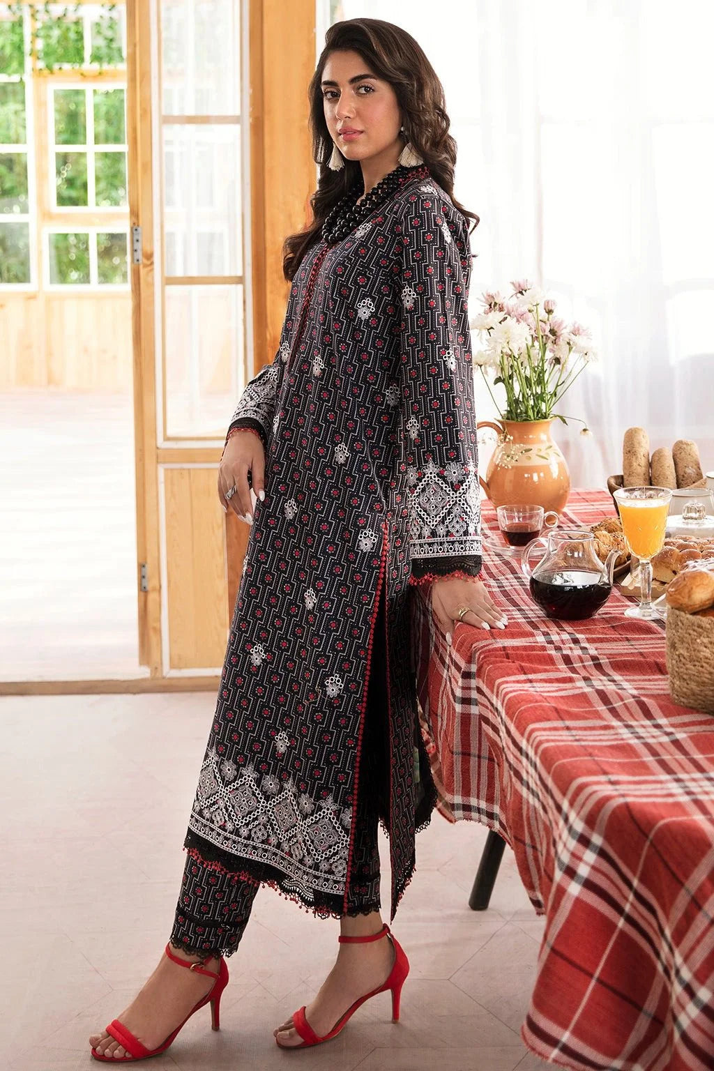 Afrozeh-Unstitched-3-Piece-Embroidered-Lawn-Suit-AF23P-Twilight-Summer-Collection