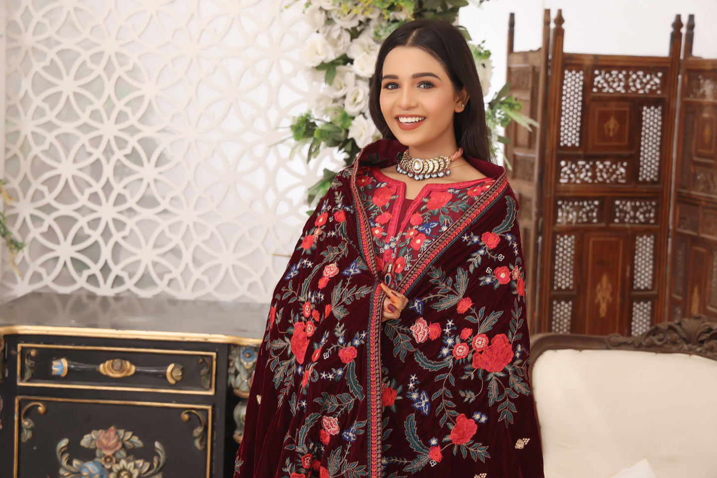 Hadia-Eman-Unstitched-3-Piece-Embroidered-Velvet-Suit-HE23EV-D-05-Festive-Collection-4