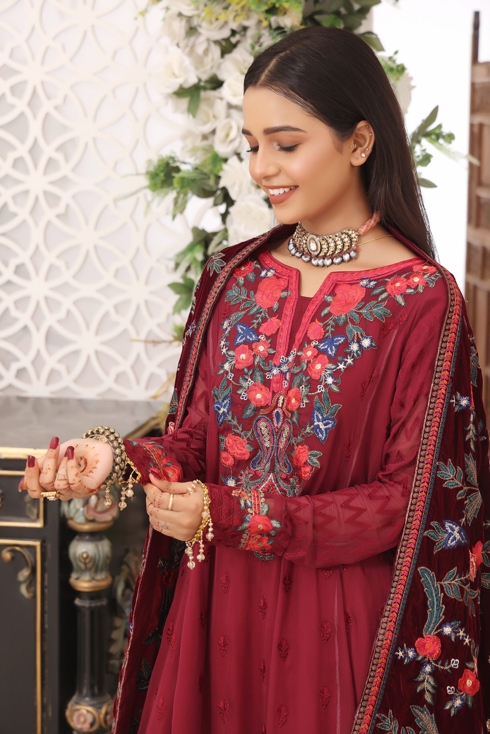 Hadia-Eman-Unstitched-3-Piece-Embroidered-Velvet-Suit-HE23EV-D-05-Festive-Collection-4