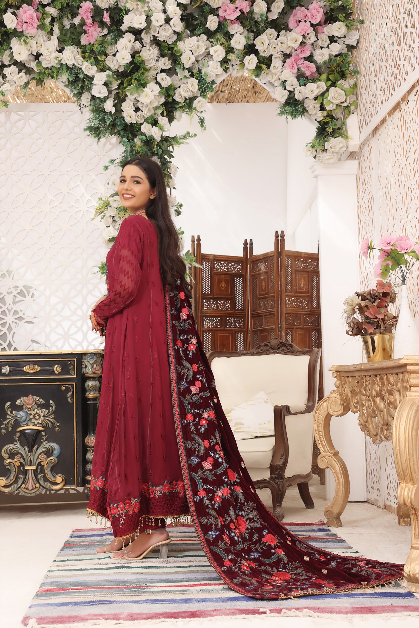 Hadia-Eman-Unstitched-3-Piece-Embroidered-Velvet-Suit-HE23EV-D-05-Festive-Collection-4