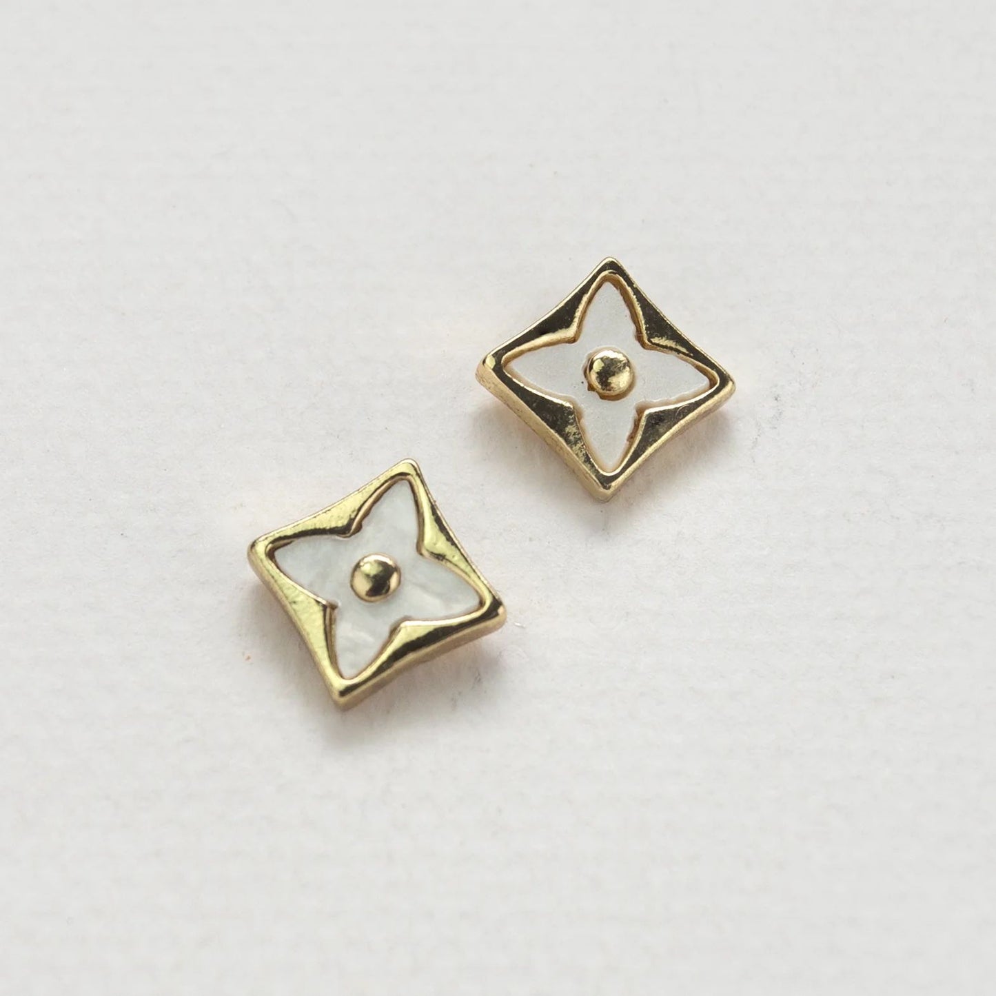 LV Studs - Stainless steel - 8 mm Brand Mafia by Zonash