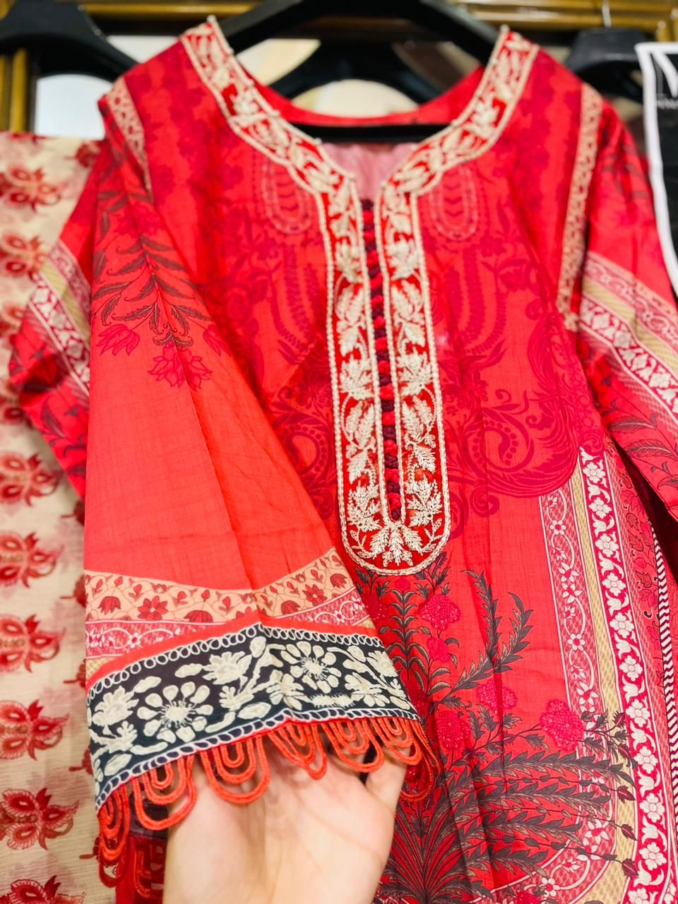 Mahay by Sana Safinaz Stitched 3 Piece Embroidered Lawn Suit SS23MH D-15A - Luxury Collection Brand Mafia by Zonash